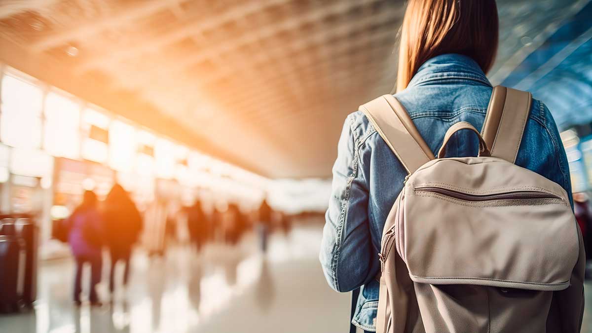 ¿Puedo viajar al extranjero si estoy cobrando una prestación, subsidio o la renta activa de inserción?